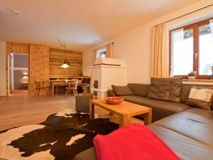 5 Sterne Appartement Ferlhof Krün Löwenzahn Wohnzimmer Couch