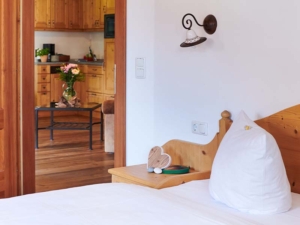 ild des Schlafzimmers in der Ferienwohnung Krün Zimmertyp Soiern